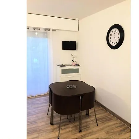 Apartment Studio 4 Personnes Proche Commerces 74978 Hyères